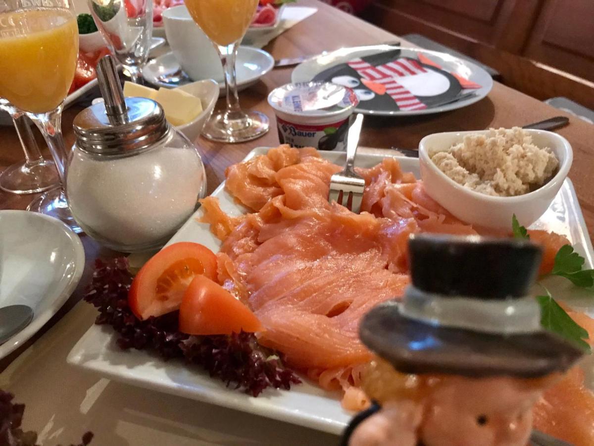 Landgasthaus "Zum Engel" Neuleiningen Esterno foto