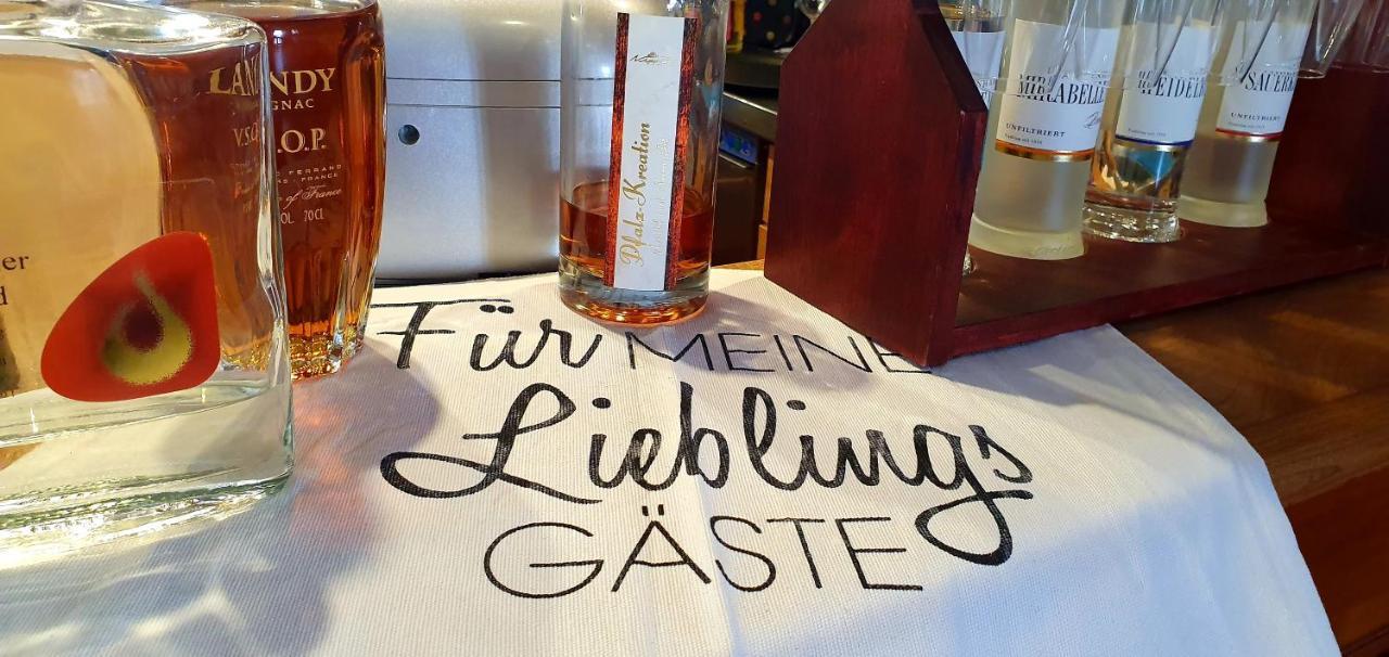 Landgasthaus "Zum Engel" Neuleiningen Esterno foto